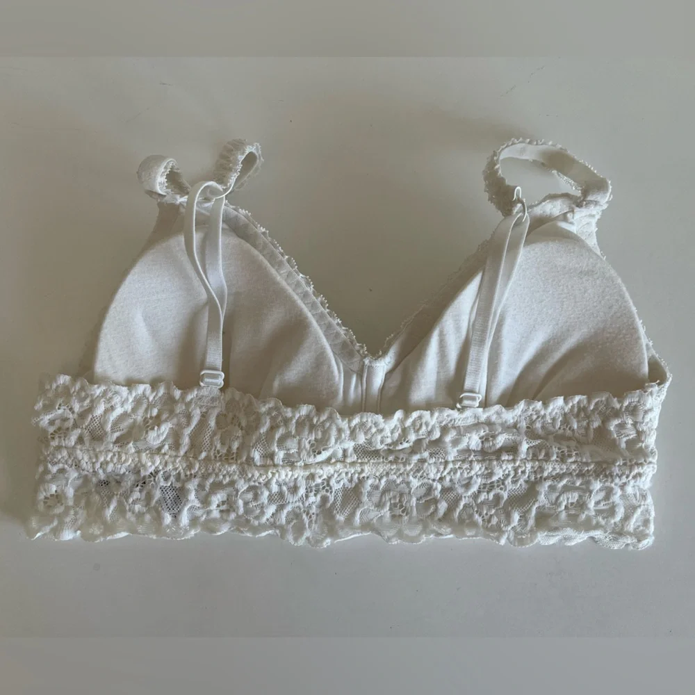 Lace Bralette Set of 4- Red, White, and Green - Picture 5 of 10